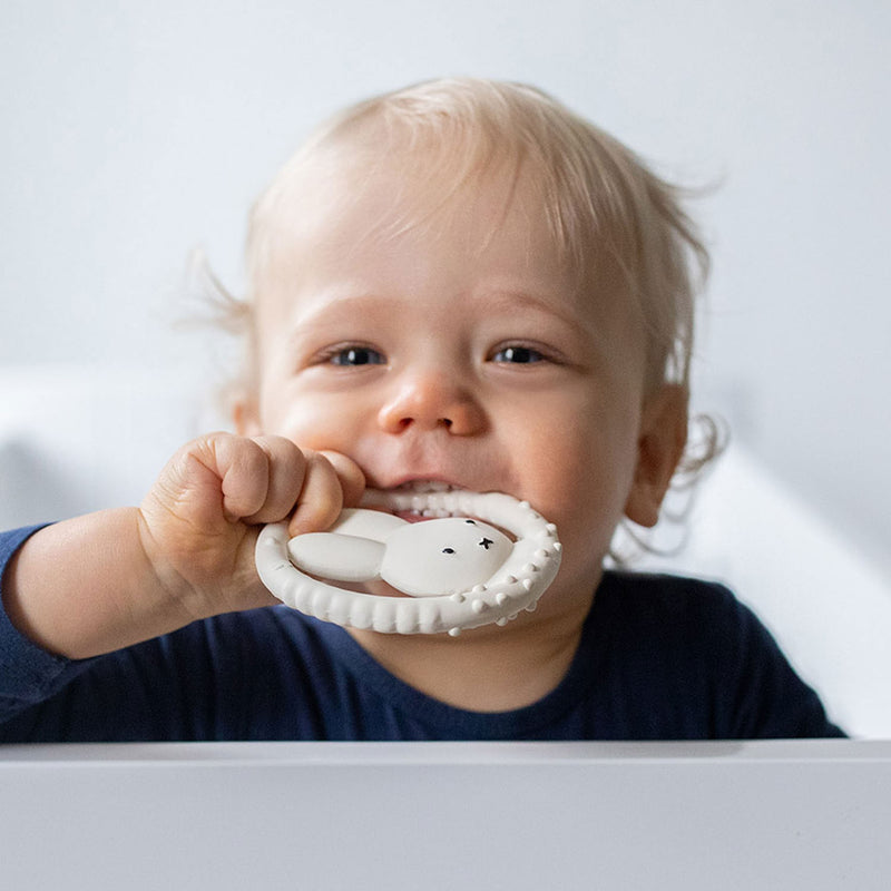 Load image into Gallery viewer, Bambolino nijntje bijtring natuurlijk rubber - kraamcadeau baby - toys
