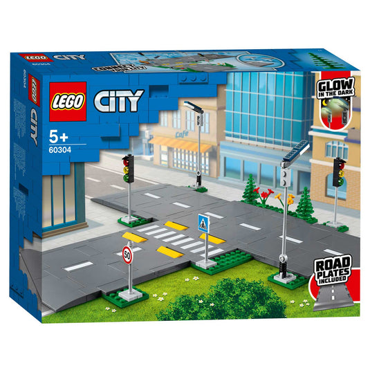 Lego ® city wegplaten 60304 bouwset; bouwbare speelgoedweg; maak de wegplaten vast aan je stad om deze uit te breiden; met lantaarnpalen, stoplichten, verkeersborden, bomen en planten, verkeersdrempels en een zebrapad (112 onderdelen)