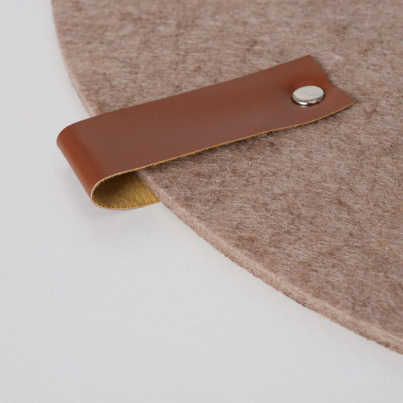 Load image into Gallery viewer, Boltze home placemat rond vilt met leer d38cm
