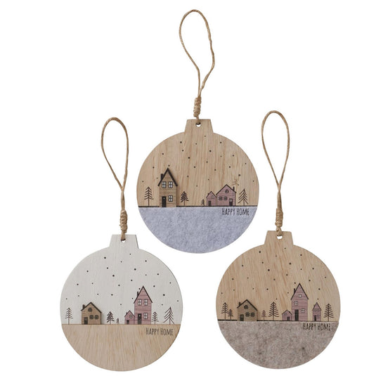 Boltze home decoratieve hanger homewood in de vorm van kerstbal met dessin van huisjes met kerstbomen- gemaakt van hout en vilt - dia 12cm