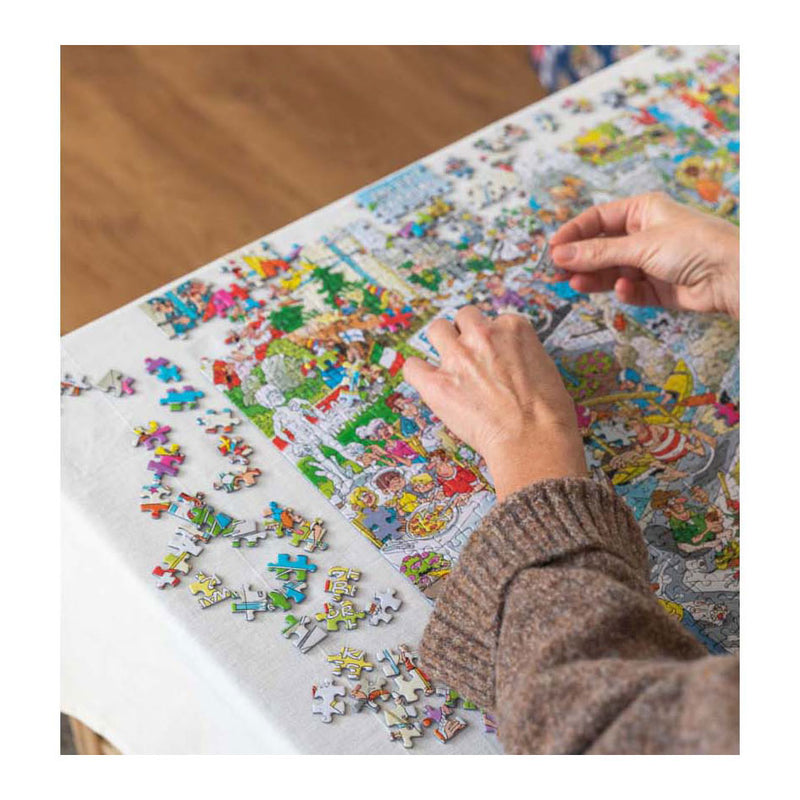 Afbeelding laden in galerijviewer, Jumbo jan van haasteren legpuzzel - vrijdag de 13e, 1000st.
