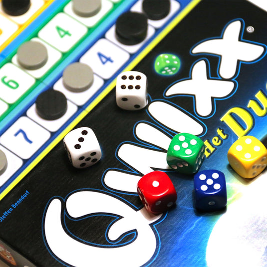 White goblin games - qwixx - het duel - dobbelspel - 2 spelers - variant op qwixx voor 2 spelers - verdedig en val aan - spannend tot aan het eind