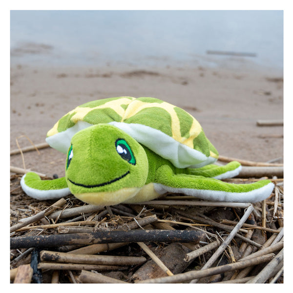 Load image into Gallery viewer, Tactic save the sea schildpad konna –duurzame knuffel 20x10x7 cm – gemaakt van 4-7 gerecyclede pet flessen – inclusief adoptiecertificaat – educatief speelgoed vanaf 0 jaar – ecologisch pluche – 100% recyclebaar – bescherm de zee – met gratis app
