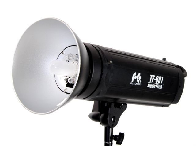 Load image into Gallery viewer, Falcon eyes studioflitser tf-601 digitaal
