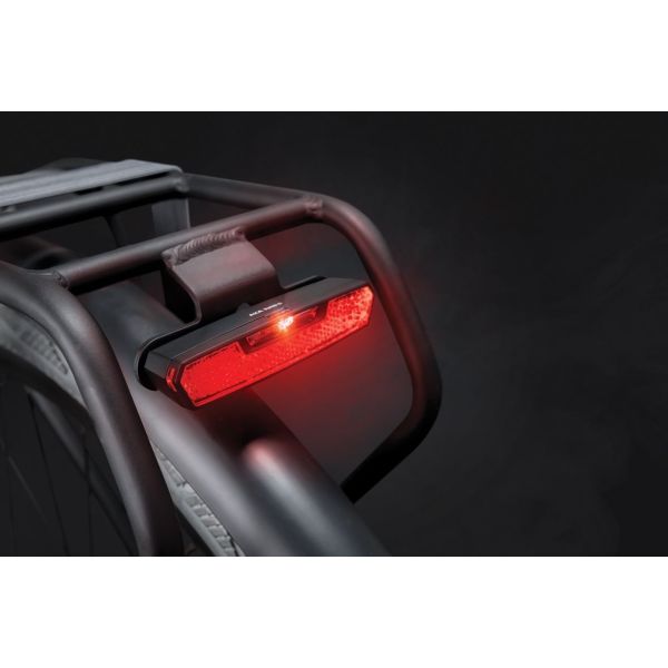 Load image into Gallery viewer, Axa dragerachterlicht juno battery auto off - 80 mm montage

