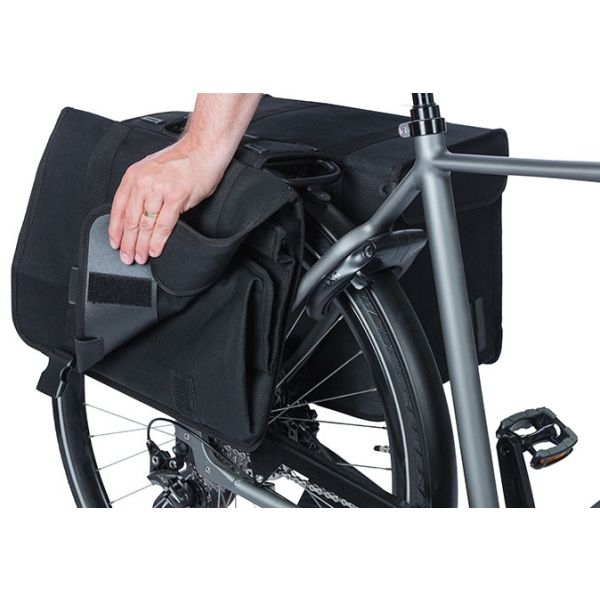 Load image into Gallery viewer, Basil Kavan Eco Classic 58L dubbele fietstas zwart
