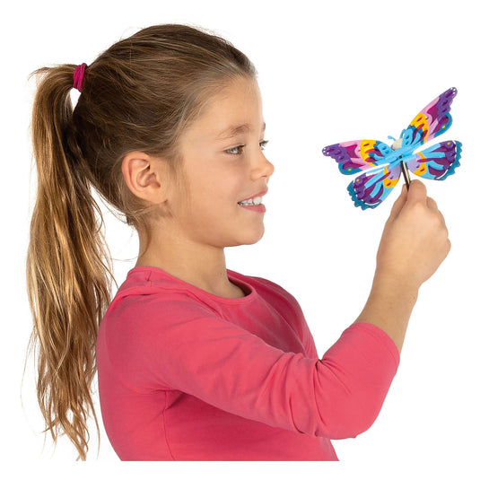 Ses houten vlinders versieren