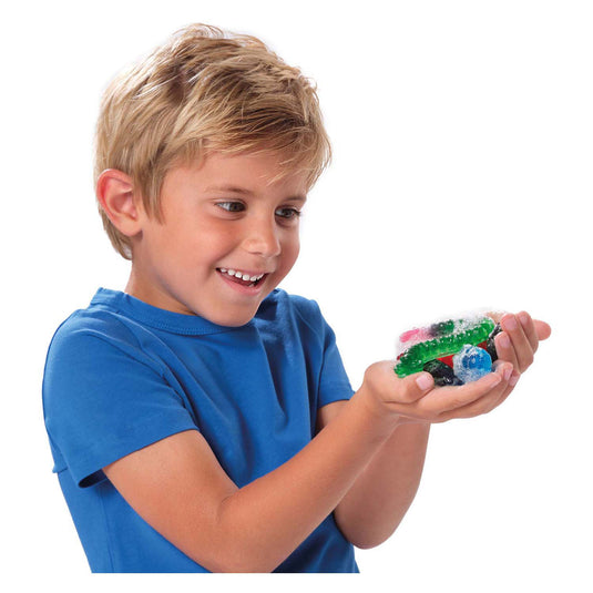 Ses enge zeepjes gieten