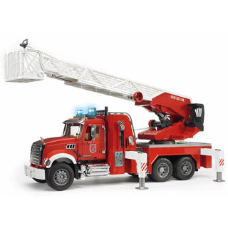 Bruder mack granite brandweerauto ladder en waterpomp
