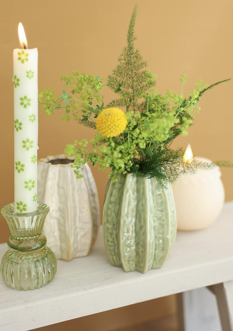 Load image into Gallery viewer, Ideas 4 seasons carambola vaas ã˜8,5 x h.11 cm 2 ass creme groen keramiek
