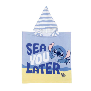 Handdoek poncho stitch op het strand