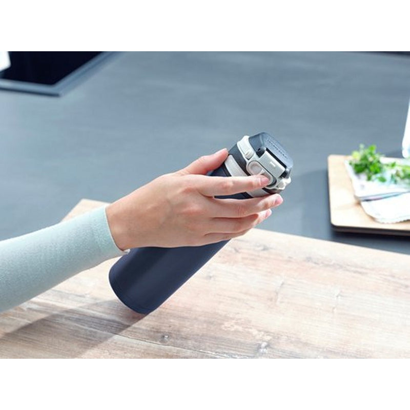 Load image into Gallery viewer, Leifheit 3275 flip isoleerbeker 600 ml donkerblauw
