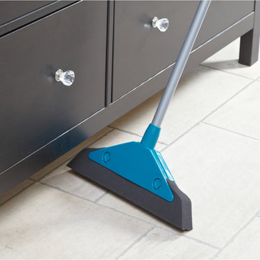 Leifheit 55243 soft and easy schuimrubber-bezem 34 cm met telescoopsteel blauw zilver