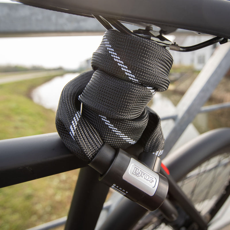 Load image into Gallery viewer, Lynx kettingslot art-2 110 cm x 8.3 mm nylon hoes zwart op kaart
