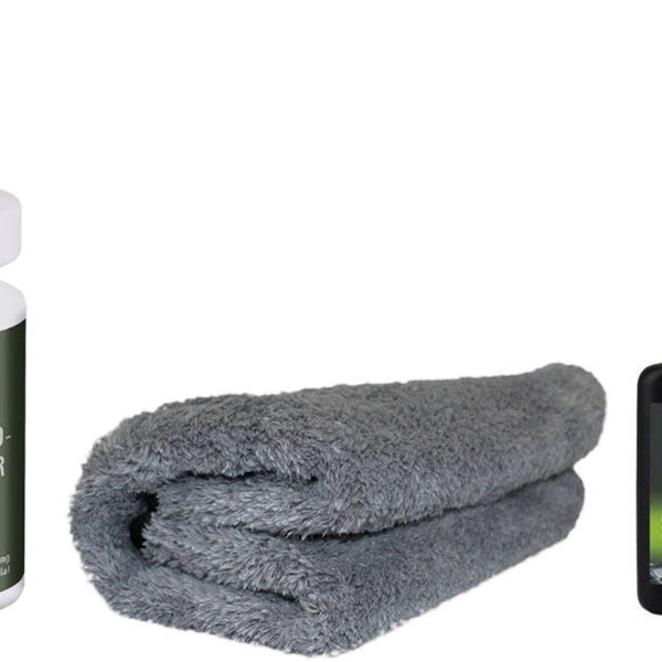 Care set DR.WACK consists of F100 chain oil, F100 bicycle cleaner and a microfibre cloth