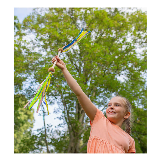 Bs toys twirlstok - majorette stok - baton - houten speelgoed met linten - dansen en bewegen - cadeau kind- vanaf 4 jaar