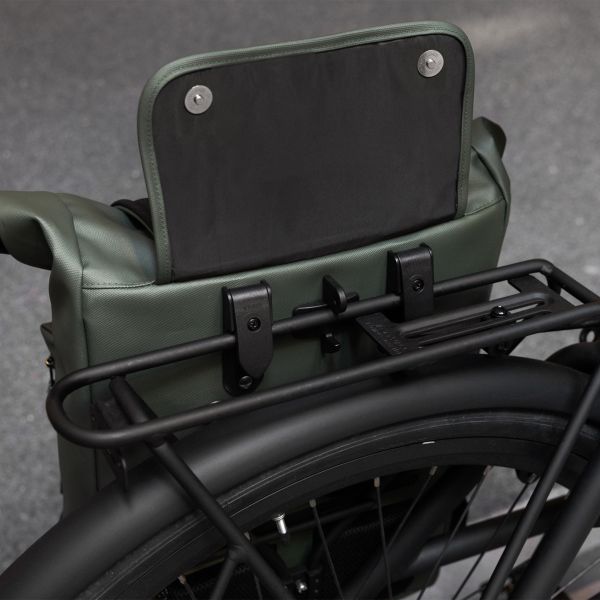 Load image into Gallery viewer, Dutchperfect urban proof single rolltop tas 20l groen recycled
