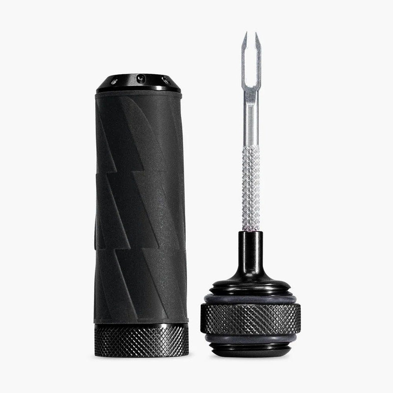 Load image into Gallery viewer, Muc-off precision tubeless repair capsule - bandenreparatieset - tubeless plug tool - voor racefiets gravel en mtb - cnc-bewerkte aluminium behuizing - inclusief 15 pluggen - met ventieltool
