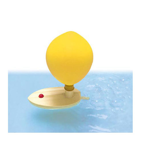 Load image into Gallery viewer, Goki luchtballonboot hout 14,5 x 6 x 6 cm
