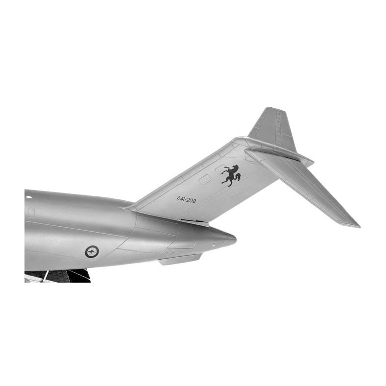Load image into Gallery viewer, Revell modelbouwpakket boeing c-17a globemaster iii 1:144 - 137dlg.
