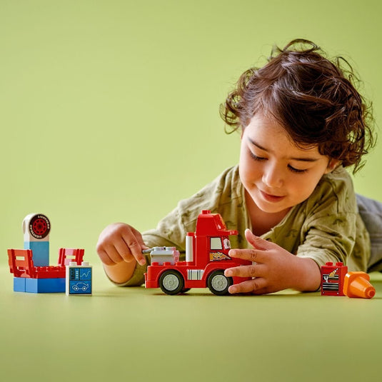 Lego duplo 10417 disney cars mack at the race