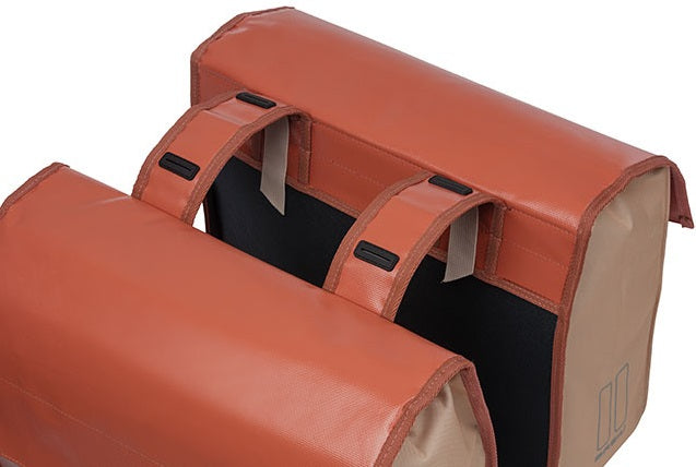 Load image into Gallery viewer, Basil Urban Load dubbele fietstas, rood, waterdicht, 48-53L
