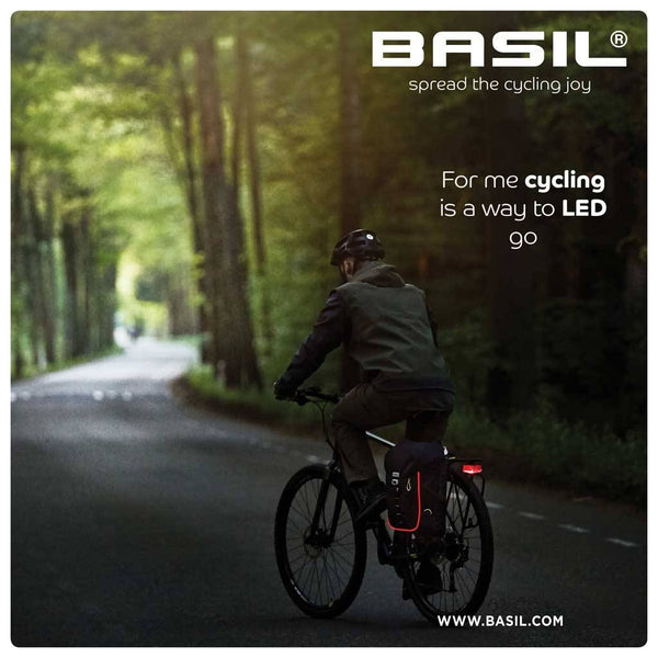 Basil Miles Nordlicht - bicycle backpack with LED strip - 17 liters - black