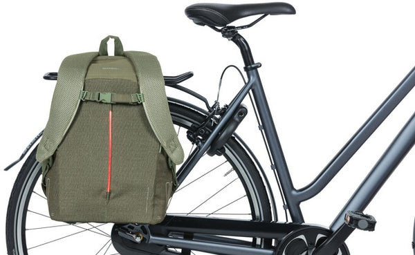 Basil B-Safe Commuter - bicycle backpack for 13inch laptop Nordlicht - 13 liters - olive green