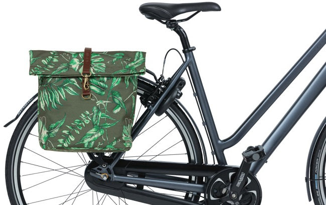 Load image into Gallery viewer, Basil Ever-Green dubbele fietstas, gerecycled PET, waterkerende vouwsluiting, vegan leather, 28-32L, thyme groen
