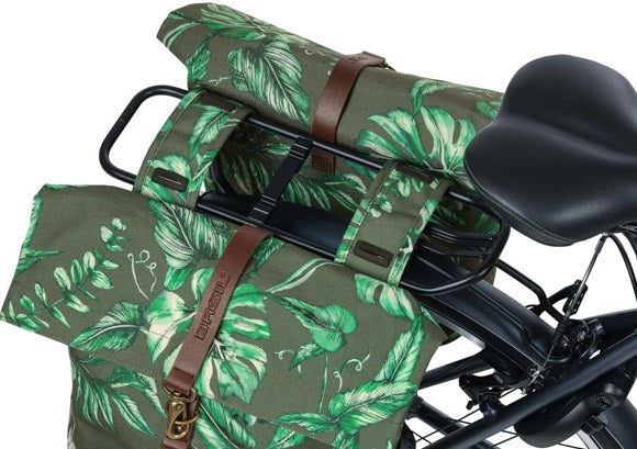 Load image into Gallery viewer, Basil Ever-Green dubbele fietstas, gerecycled PET, waterkerende vouwsluiting, vegan leather, 28-32L, thyme groen
