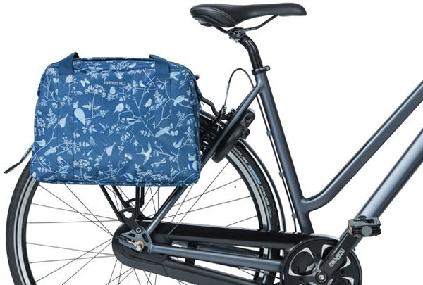 Basil Wanderlust - bicycle shoulder bag - 18 liters - indigo blue