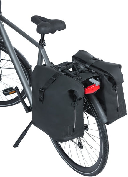 Basil SoHo Nordlicht MIK - double bicycle bag - 41 liters - night black