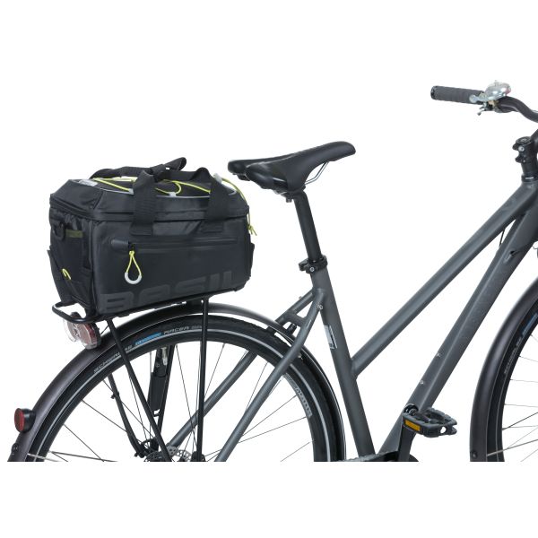 Load image into Gallery viewer, Basil Miles Trunkbag - Sportieve zwarte bagagedragertas voor sportievelingen - 7L - Zwart Lime
