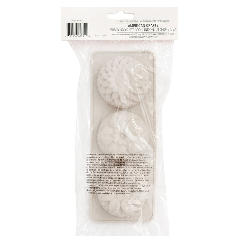 Load image into Gallery viewer, We r makers • suds soap mold flowers
