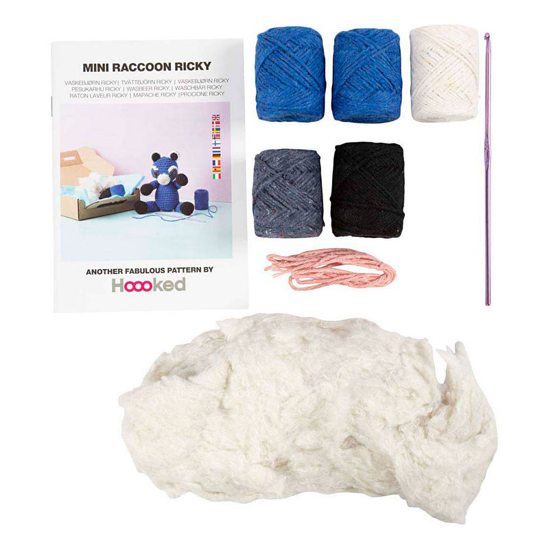 Afbeelding laden in galerijviewer, Creativ company https: www.cchobby.nl hobbyset-amigurumi-wasbeer-zwart-blauw-1-doos
