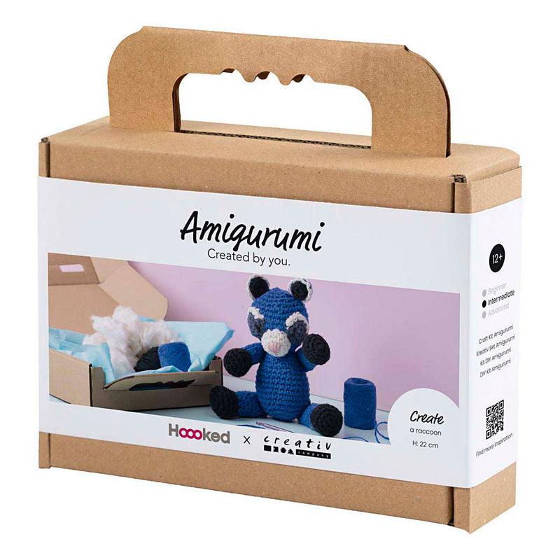 Afbeelding laden in galerijviewer, Creativ company https: www.cchobby.nl hobbyset-amigurumi-wasbeer-zwart-blauw-1-doos
