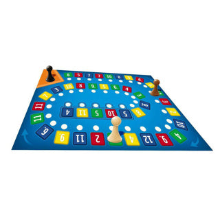 White goblin games - qwixx on board - dobbelspel - 2 tot 4 spelers - variant van qwixx - vanaf 8 jaar - qwixx met een speelbord