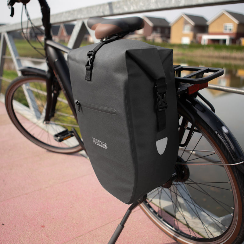 Load image into Gallery viewer, Lynx fietstas enkel tpu 28l zwart waterdicht e-bike hayes
