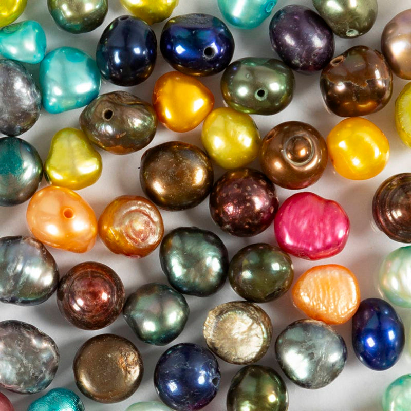 Afbeelding laden in galerijviewer, Https: www.cchobby.nl zoetwaterparels-d-5-6-mm-gatgrootte-0-5-mm-parelmoer-kleuren-60-stuk-1-doos

