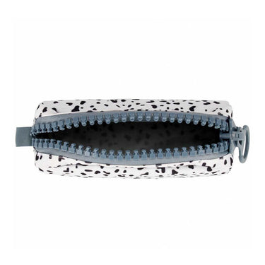 Etui met zwarte stippen