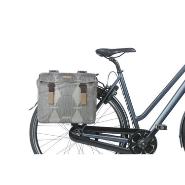 Basil Elegance dubbele fietstas, chateau taupe, gerecycled PET, Universal Bridge, 40-49L