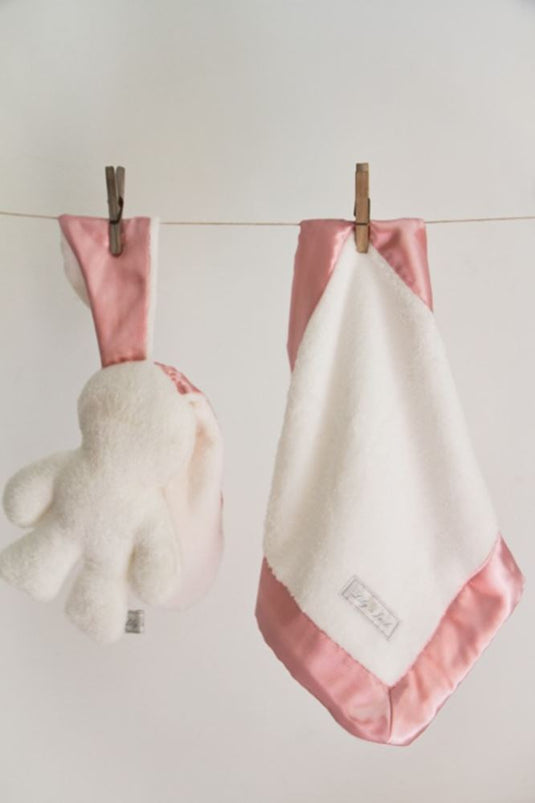 Snuggle bunny wit met roze oren. 26 cm