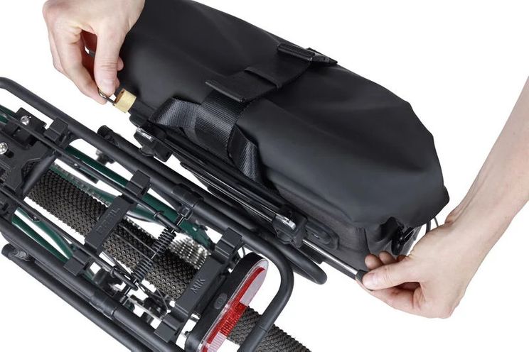 Load image into Gallery viewer, Basil MIK Side lockpin, zwart, voor bagagedrager
