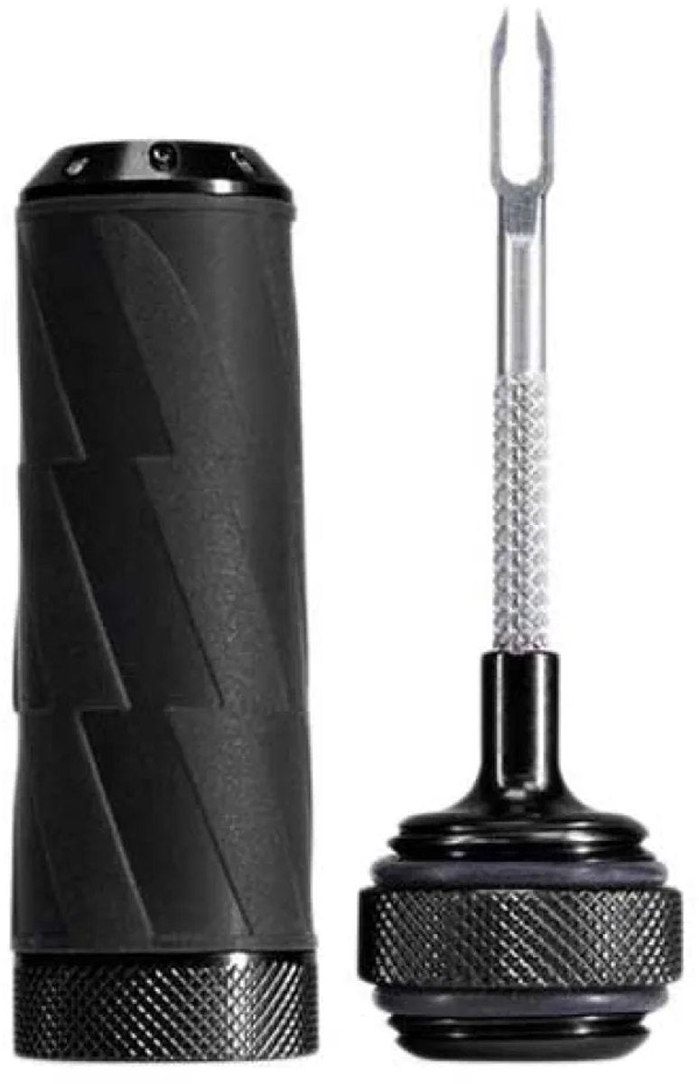 Load image into Gallery viewer, Muc-off precision tubeless repair capsule - bandenreparatieset - tubeless plug tool - voor racefiets gravel en mtb - cnc-bewerkte aluminium behuizing - inclusief 15 pluggen - met ventieltool
