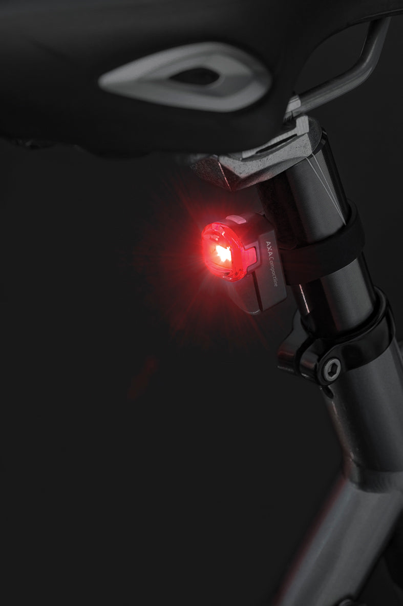 Load image into Gallery viewer, Axa achterlicht compactline usb oplaadbaar op kaart
