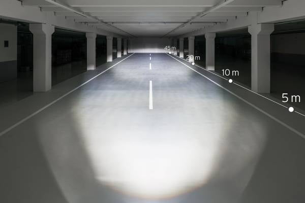 Load image into Gallery viewer, Koplamp Lumotec IQ-X voor naafdynamo 6-60 Volt -
