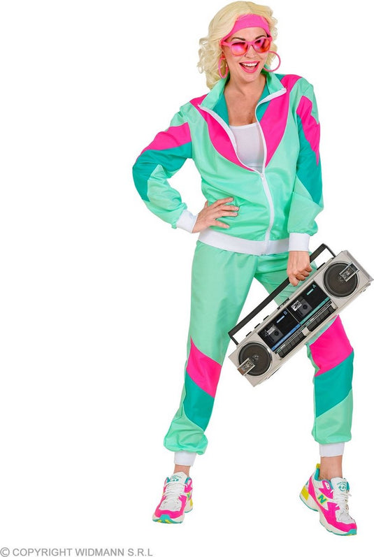Finidi uit je dak met een fout retro trainingspak groen kostuum