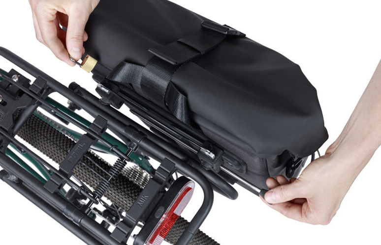 Load image into Gallery viewer, Basil MIK Side lockpin, zwart, voor bagagedrager
