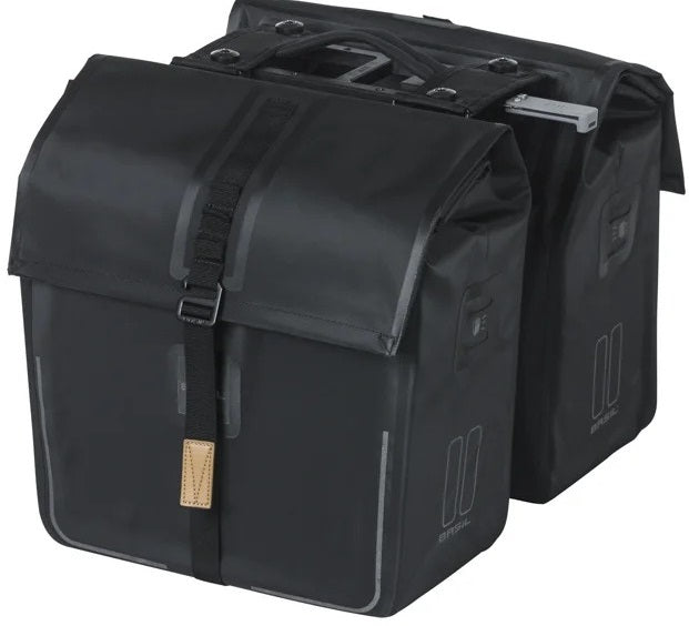 Load image into Gallery viewer, Basil tas urban dry mik 2.0 dubbel matzwart | 50l
