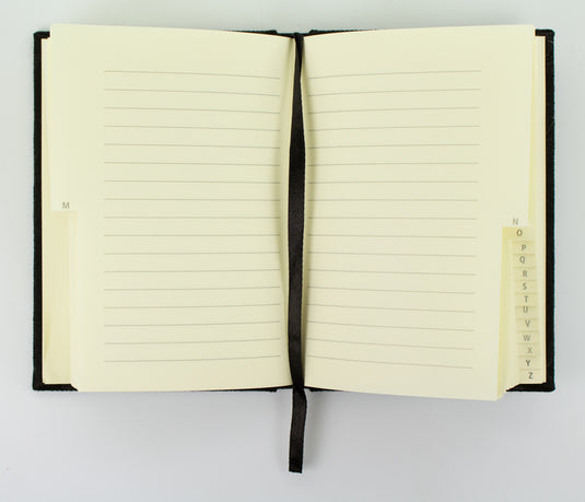 Kangaro k-5106 alfabetboek a6 a-z linnen hard cover zwart, 208 pagina's, leeslint, elastiek